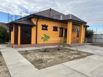 Жер үй мен саяжайлар в Атырауской обл.: Үйдің бір бөлігі · 4 бөлме · 144 м² · 9 сот., мкр Коктем, Аяган Шыныбаев 5, бағасы: 40 млн 〒 Үйдің бір бөлігі · 4 бөлме · 144 м² · 9 сот., мкр Коктем, Аяган Шыныбаев 5, бағасы: 40 млн 〒 в Атырау