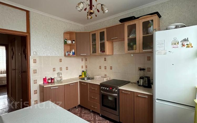 3-комнатная квартира · 65 м² · 9/10 этаж, Майкудук, мкр Голубые пруды за 22.8 млн ₸ в Караганде, Алихана Бокейханова р-н — фото 2