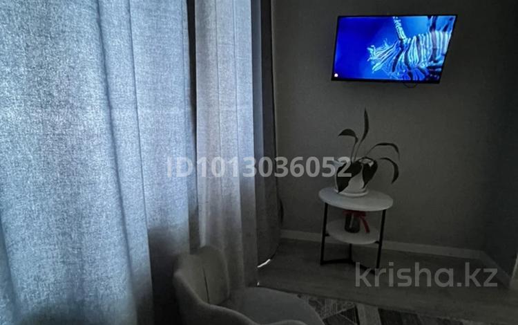 1-комнатная квартира · 40 м² · 9/10 этаж, Илияса Есенберлина 76 — Maxi Mall, Фрешмаркет, Жекпежек, Рыпакова, Бассейн, Тенисный центр за 15 000 ₸ в Усть-Каменогорске — фото 2