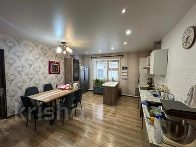 Отдельный дом · 3 комнаты · 118 м² · 3 сот., Алии Молдагуловой за 24 млн 〒 в Аксу