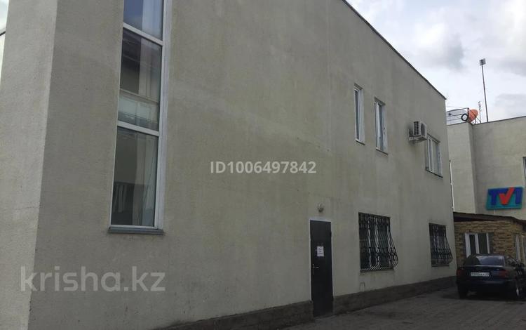 Свободное назначение, офисы, магазины и бутики, образование, кабинеты и рабочие места, студии · 180 м² за 600 000 〒 в Караганде, Казыбек би р-н — фото 2