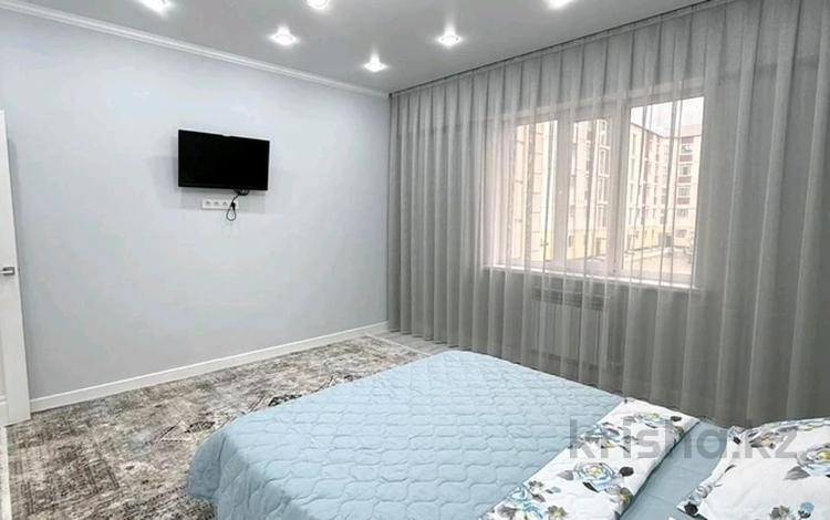 1-комнатная квартира · 42 м² · 4/5 этаж, мкр Нурсая, Әбіш Кекілбаева 60/5 за 13 000 ₸ в Атырау — фото 2