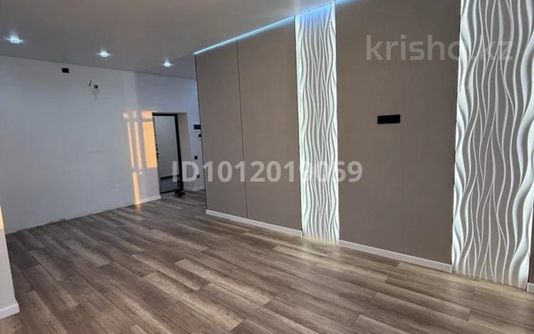 3-комнатная квартира · 70 м² · 8/12 этаж, ​Улица Карбышева 14/3 за 36 млн ₸ в Караганде, Казыбек би р-н — фото 2