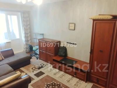 2-комнатная квартира, 50 м², 2/5 этаж помесячно, мкр Аксай-2 — Макдональдс за 270 000 〒 в Алматы, Ауэзовский р-н