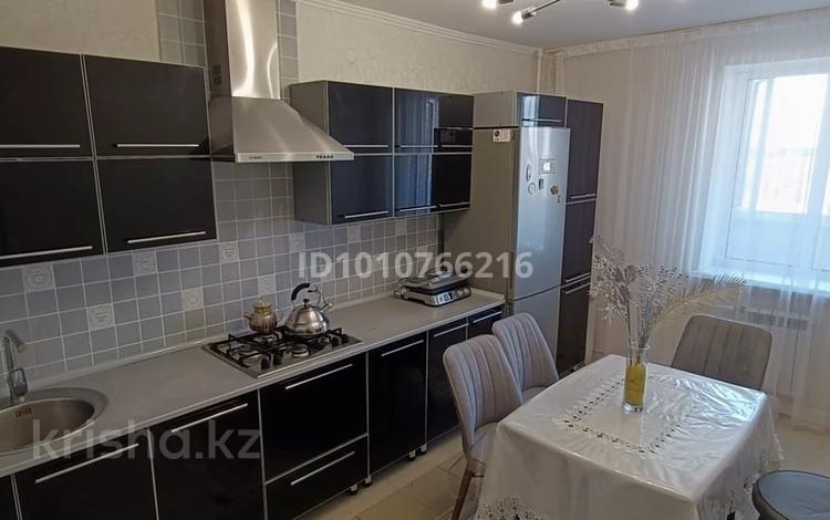 2-бөлмелі пәтер · 65 м² · 7/10 қабат, Набережная 82, бағасы: 20.6 млн ₸ в Актобе, мкр. Курмыш — фото 2