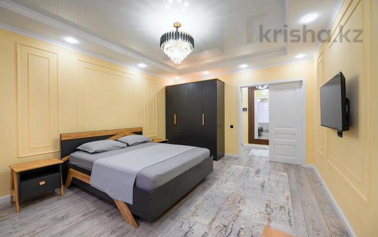 2-комнатная квартира, 80 м², 4 этаж посуточно, Розыбакиева 320 за 25 000 〒 в Алматы, Бостандыкский р-н — фото 2