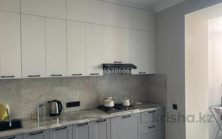2-бөлмелі пәтер · 90 м² · 4/5 қабат, Алтын орда ш/а. 47, бағасы: 250 000 ₸ в Актобе, мкр. Алтын орда — фото 2
