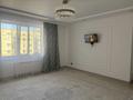 2-бөлмелі пәтер · 90 м² · 4/5 қабат, Алтын орда ш/а. 47, бағасы: 250 000 ₸ в Актобе, мкр. Алтын орда — фото 2