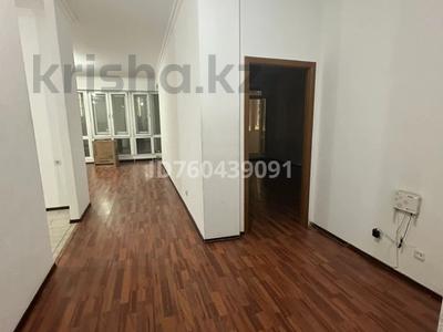 2-комнатная квартира · 85 м² · 3/9 этаж, Достык 10 за 350 000 〒 в Астане, Есильский р-н