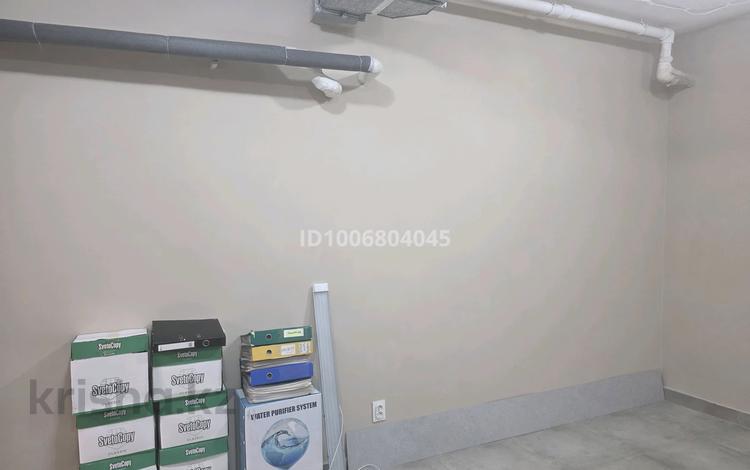 Свободное назначение, офисы, склады, медцентры и аптеки, кабинеты и рабочие места · 29 м² за 120 000 〒 в Караганде, Казыбек би р-н — фото 2