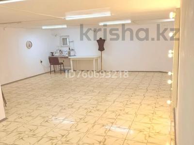 Свободное назначение, офисы, магазины и бутики, склады, образование, развлечения, конференц-залы, кабинеты и рабочие места, студии · 100 м² за 200 000 〒 в Актобе, мкр 8