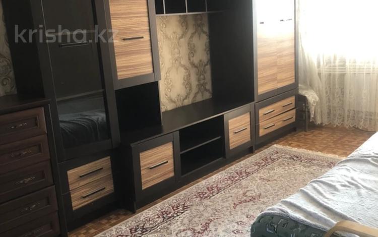 3-комнатная квартира, 70 м², 5/5 этаж помесячно, Абая 160