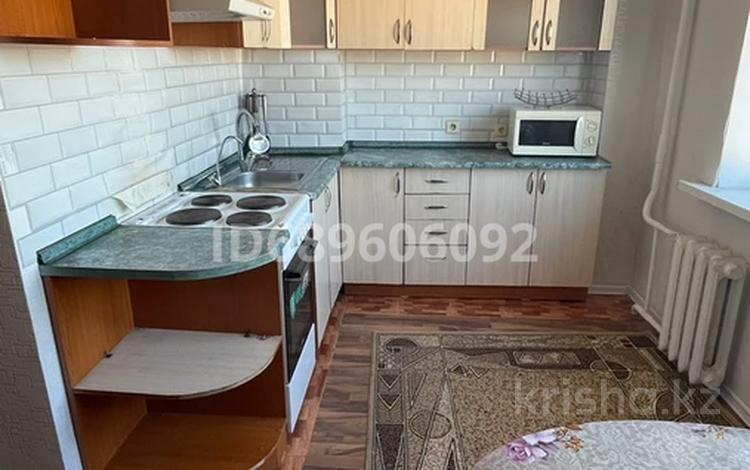 3-комнатная квартира, 74 м², 15/16 этаж помесячно, Мустафина 21/6