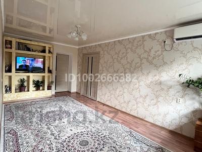 Продажа квартир в Атырауской обл.: 2-комнатная квартира · 48 м² · 2/5 этаж, Ауезова 27 за 20 млн 〒 2-комнатная квартира · 48 м² · 2/5 этаж, Ауезова 27 за 20 млн 〒 в Атырау, мкр Жилгородок