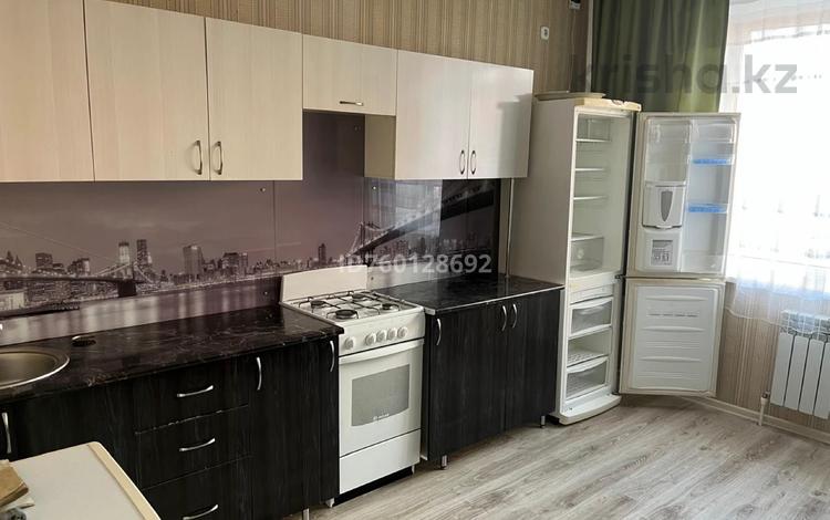 2-бөлмелі пәтер · 60 м² · 2/7 қабат · ай сайын, Юбилейный 22, бағасы: 180 000 〒 в Костанае, Юбилейный — фото 2