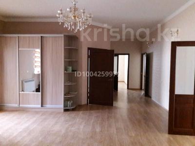 Отдельный дом · 5 комнат · 152 м² · 9.6 сот., мкр Жулдыз-2, Абугали Габдуллина за 40 млн 〒 в Атырау