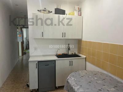 3-бөлмелі пәтер · 70 м² · 5/5 қабат, 26-й мкр 41 — Находится возле садика и 14 школы напротив 28а мкр, бағасы: 16 млн ₸ в Актау
