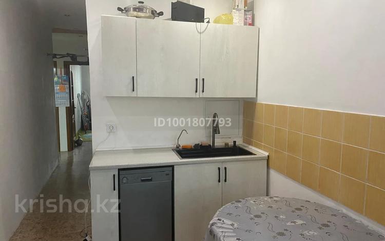 3-бөлмелі пәтер · 70 м² · 5/5 қабат, 26-й мкр 41 — Находится возле садика и 14 школы напротив 28а мкр, бағасы: 16 млн ₸ в Актау — фото 2