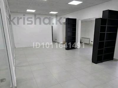 Еркін, кеңселер, дүкендер мен бутиктер, сұлулық салондары, фитнес және спорт, медорталықтар мен дәріханалар, білім орталықтары, ойын-сауық, кабинеттер және жұмыс орындары, студиялар · 44 м², бағасы: 240 000 ₸ в Семее