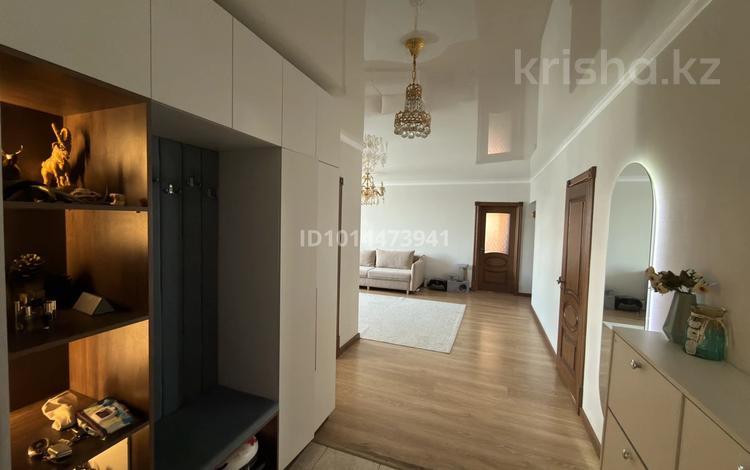 4-бөлмелі пәтер · 106 м² · 8/9 қабат, Момышулы 2/6, бағасы: 59 млн ₸ в Астане, Алматы р-н — фото 2