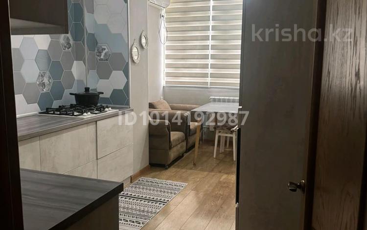 4-комнатная квартира · 110 м² · 4/5 этаж, Казыбек би 30 — Казыбек би - Тауке хана за 300 000 ₸ в Шымкенте, Аль-Фарабийский р-н — фото 2