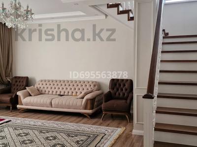 Отдельный дом · 5 комнат · 200 м² · 8 сот., мкр Жулдыз-2, 18 94 — 12 за 45 млн 〒 в Атырау