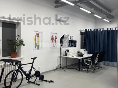 Офисы, фитнес и спорт, медцентры и аптеки, образование, развлечения, кабинеты и рабочие места, студии · 60 м² за 200 000 〒 в Актобе, мкр 12