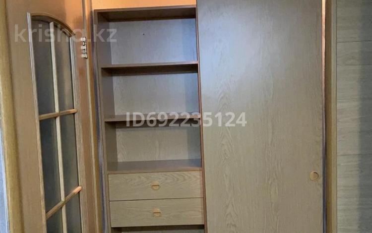 3-комнатная квартира · 60 м² · 4/5 этаж, 6й микрорайон, 6й микрорайон — Вокзал и Автовокзал, 92 квартал за 150 000 〒 в Караганде, Казыбек би р-н — фото 2