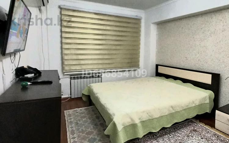 3-бөлмелі пәтер · 75 м² · 1/5 қабат, Привокзальный 19 — Карсити и 27-школа, бағасы: 18 млн ₸ в Атырау, мкр Привокзальный-3 — фото 2