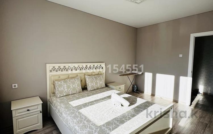 2-комнатная квартира · 62 м² · 2/9 этаж, мкр. Зачаганск пгт — Возле Алтындар. Жекпе Жек. ТД Коктем. СХИ. 10 школа за 18 000 〒 в Уральске — фото 12