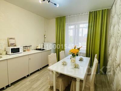 2-комнатная квартира · 62 м² · 2/9 этаж, мкр. Зачаганск пгт — Возле Алтындар. Жекпе Жек. ТД Коктем. СХИ. 10 школа за 18 000 ₸ в Уральске