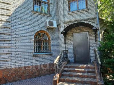 Отдельный дом · 5 комнат · 333.8 м² · 7 сот., Уранхаева 74 за 150 млн ₸ в Семее