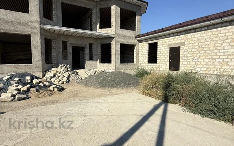 Отдельный дом · 7 комнат · 900 м² · 17 сот., Кокарна 1а за 63 млн ₸ в Атырау — фото 2