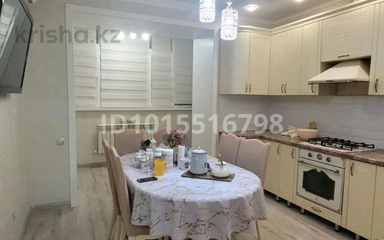 4-бөлмелі пәтер · 130 м² · 1/5 қабат, Алтын орда ш/а., Просп Тауилсиздик, бағасы: 46 млн ₸ в Актобе, мкр. Алтын орда — фото 2
