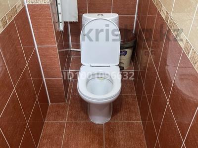 2-бөлмелі пәтер · 62 м² · 6/10 қабат, Набережная, бағасы: 150 000 ₸ в Актобе, мкр. Курмыш