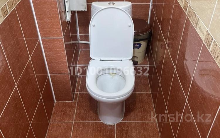 2-бөлмелі пәтер · 62 м² · 6/10 қабат, Набережная, бағасы: 150 000 ₸ в Актобе, мкр. Курмыш — фото 17