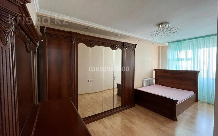 3-комнатная квартира, 89 м², 5/9 этаж, Сатпаева за 35 млн 〒 в Атырау — фото 11