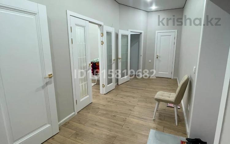 2-комнатная квартира · 73 м² · 7/9 этаж, мкр. Алтын орда, Мустафы Шокая 2В за 250 000 ₸ в Актобе — фото 2