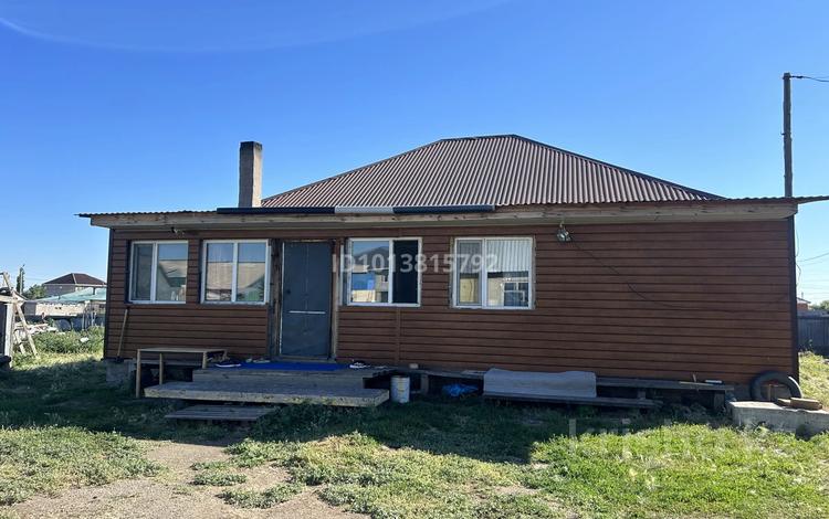 Отдельный дом · 4 комнаты · 108.25 м² · 12 сот., Сарыарка 6А — Дом расположен в удобном и развитом районе. В шаговой доступности находятся школа, детский сад, колледж, мечеть и акимат. Рядом есть магазины, остановки общественного транспорта, аптеки и другие необходимые объекты инфраструктуры. До центра города можно добраться всего за несколько минут. Отличное расположение делает дом удобным как для семьи с детьми, так и для тех, кто ценит комфорт и доступность всех важных учреждений. за 25 млн ₸ в  — фото 2