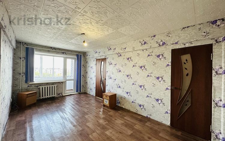 3-комнатная квартира, 46 м², 4/5 этаж, Бирюзова 5 за 7.5 млн 〒 в Шахтинске — фото 2