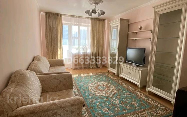 3-бөлмелі пәтер, 75 м², 4/6 қабат ай сайын, мкр Самал-3 3, бағасы: 500 000 〒 в Алматы, Медеуский р-н — фото 2