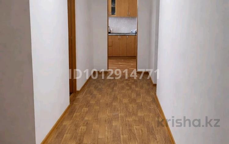 2-бөлмелі пәтер · 60 м² · 1/5 қабат, Строителей 39, бағасы: 12.2 млн ₸ в Аксу — фото 2