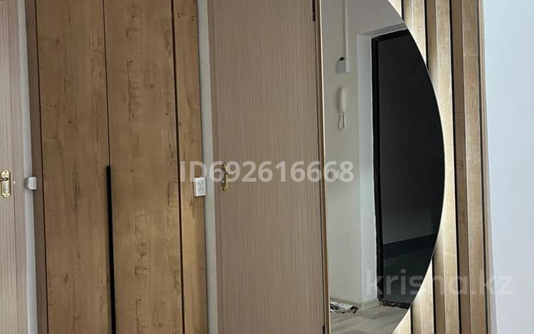 3-комнатная квартира, 70 м², 2/7 этаж помесячно, 11 улица 15/4 — проспект Есим хана за 140 000 〒 в Туркестане — фото 24