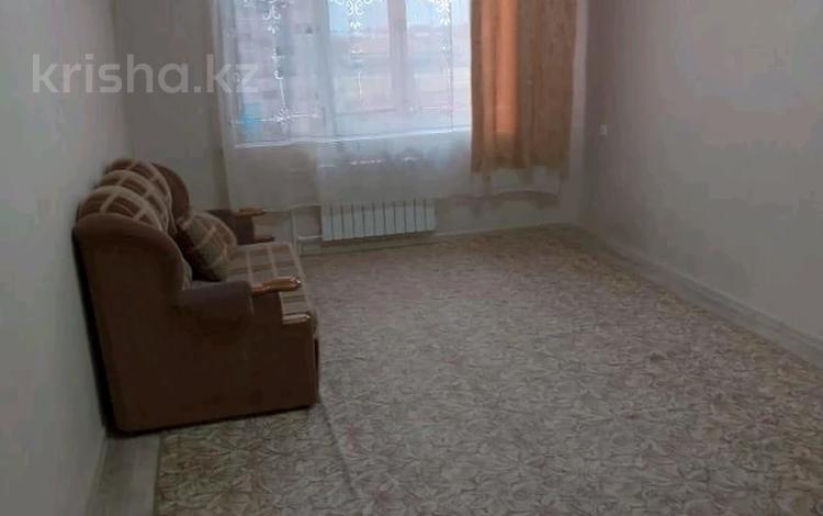 2-бөлмелі пәтер · 70 м² · 1/9 қабат, Самал — 10й микр, бағасы: 130 000 ₸ в Уральске — фото 2