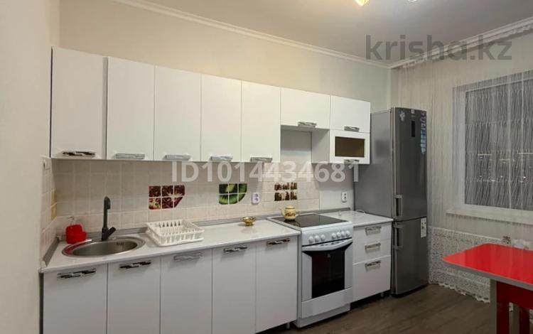 2-комнатная квартира · 62 м² · 10/10 этаж, мкр Юго-Восток 31 за 250 000 ₸ в Караганде, Казыбек би р-н — фото 2