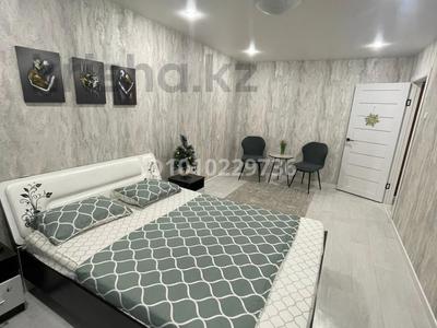 1-комнатная квартира · 34.6 м² · 3/5 этаж, Курмангазы 102 — Напротив Каспи банка за 15 000 ₸ в Уральске, мкр Школьник