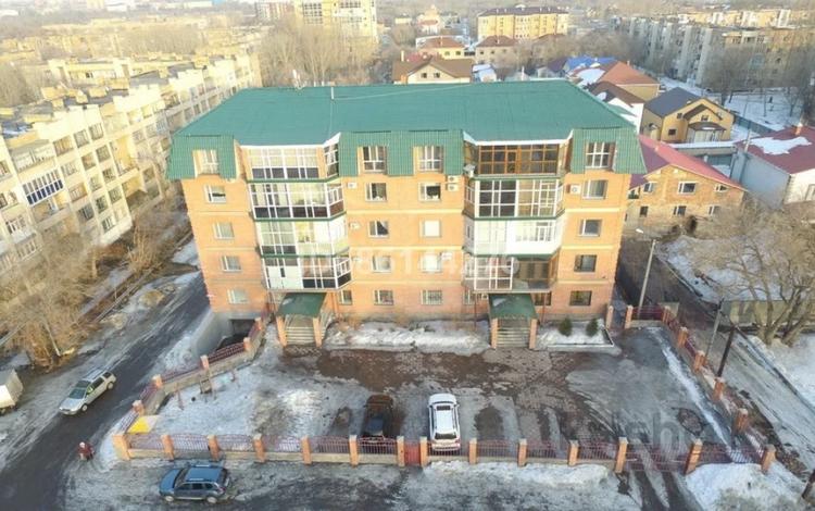 5-комнатная квартира, 155 м², 4/5 этаж, Крылова за 105 млн 〒 в Караганде, Казыбек би р-н — фото 2