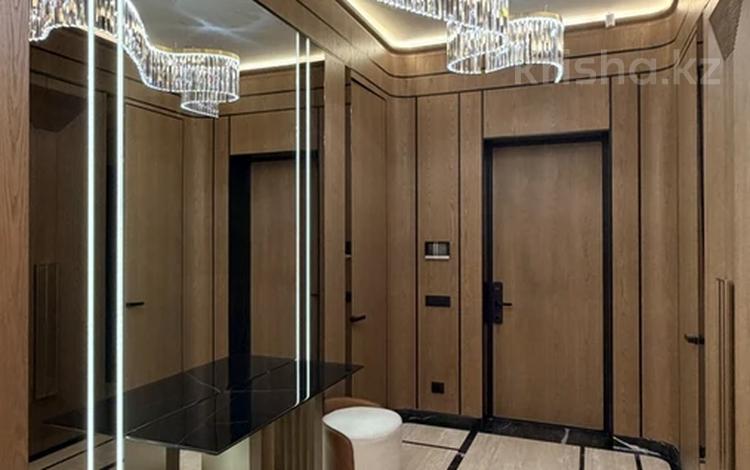 4-комнатная квартира · 200 м² · 11/19 этаж, Акмешит 1 — Abu Dabi за 500 млн ₸ в Астане — фото 2