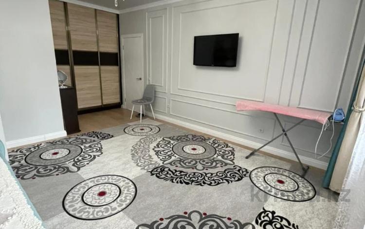 1-комнатная квартира, 54 м², 4/18 этаж, Момышулы Б 19/1 — Сатпаева К