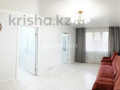 4-комнатная квартира · 61 м² · 1/5 этаж, проспект Абая 64 — Пересечение ул.Курмангазы за 21.5 млн 〒 в Уральске, мкр Школьник